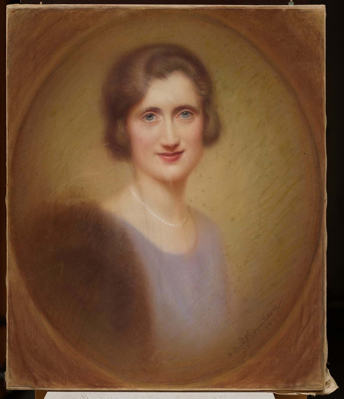 Karl Heinrich Schulz: Damenporträt im Oval, 1924, Pastell auf Karton, 60 x 50 cm